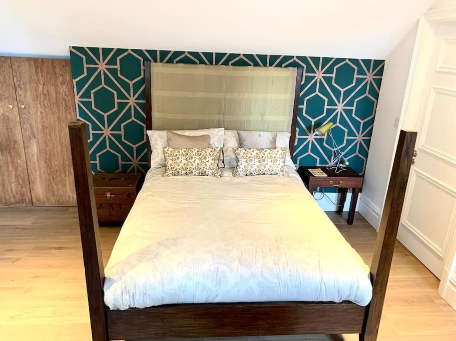 Scholar's Loft - Cosy & Close To *