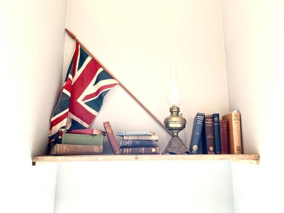 Scholar's Loft - Cosy & Close To *